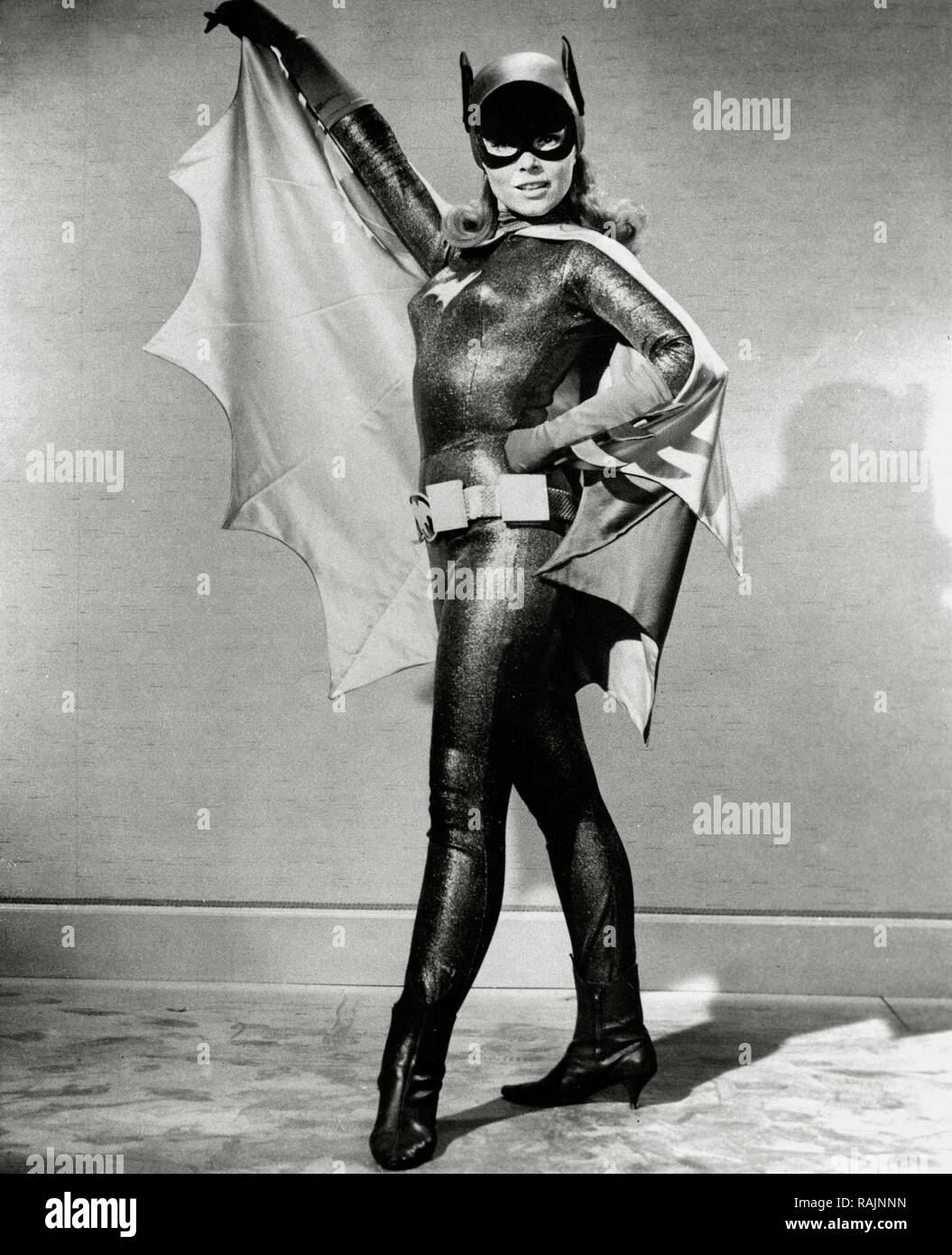 Publicity photo of Yvonne Craig as Batgirl,  'Batman' 1967 ABC   File Reference # 33636 926THA Stock Photo