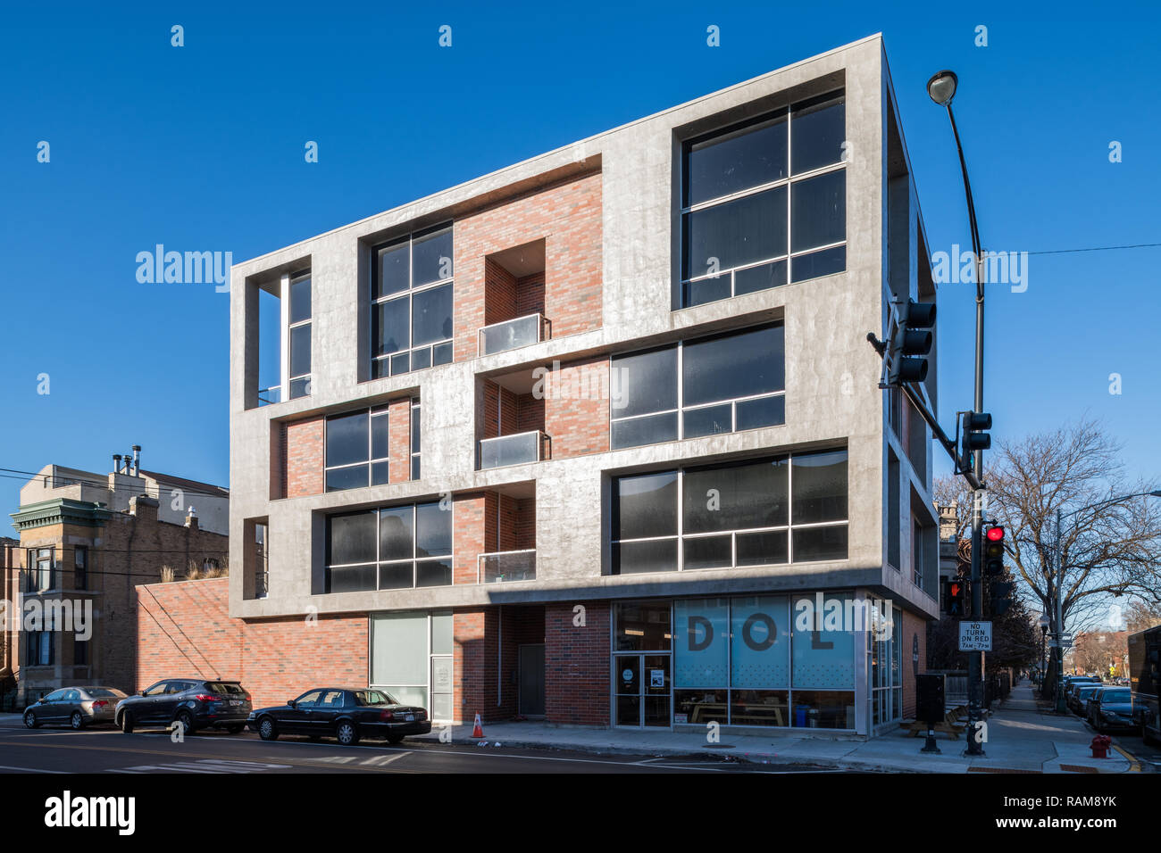 Modern mixed use building in the West Town neighborhood Stock Photo - Alamy