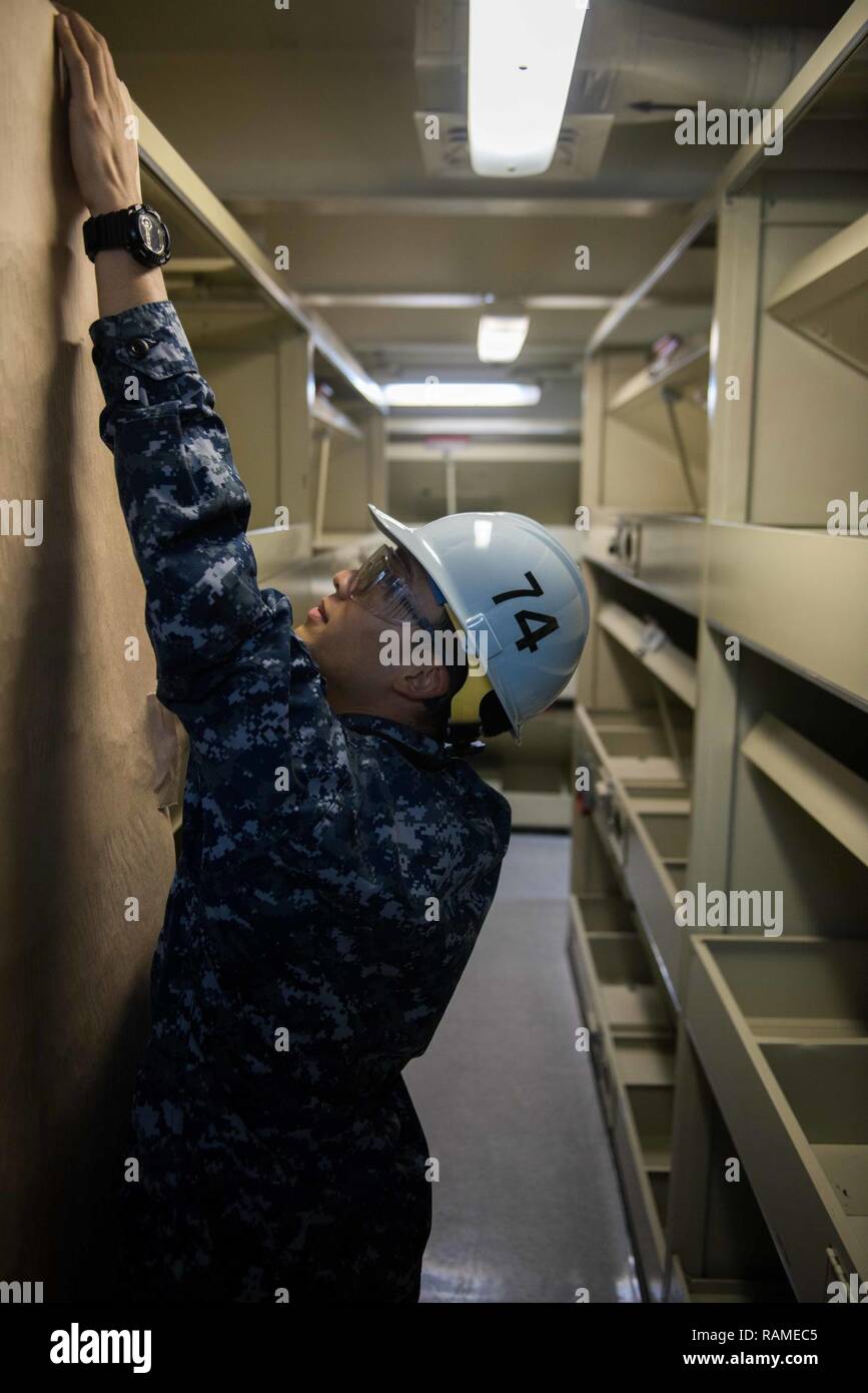 Enlisted berthing hi-res stock photography and images - Alamy