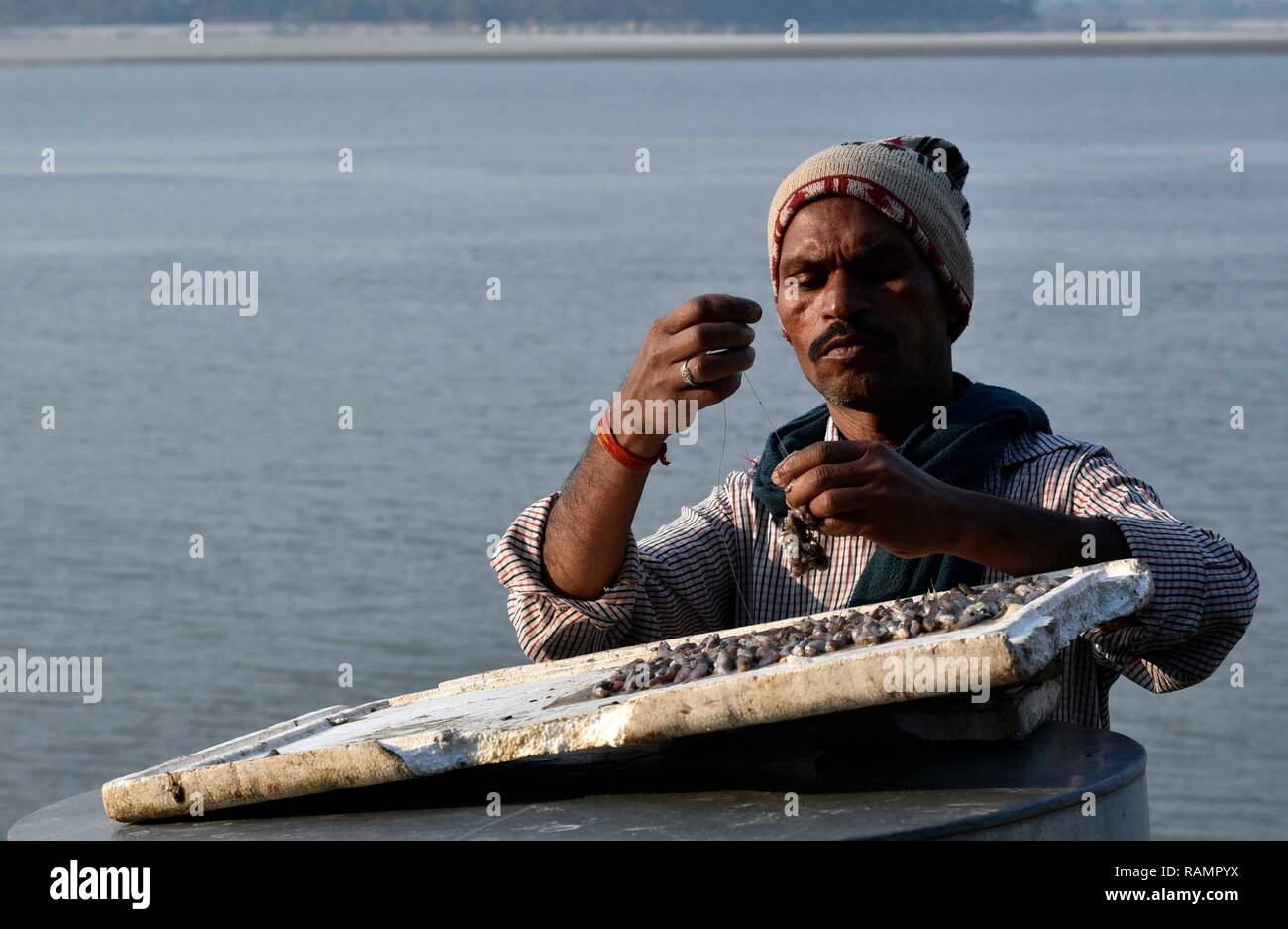 India hook man hi-res stock photography and images - Alamy