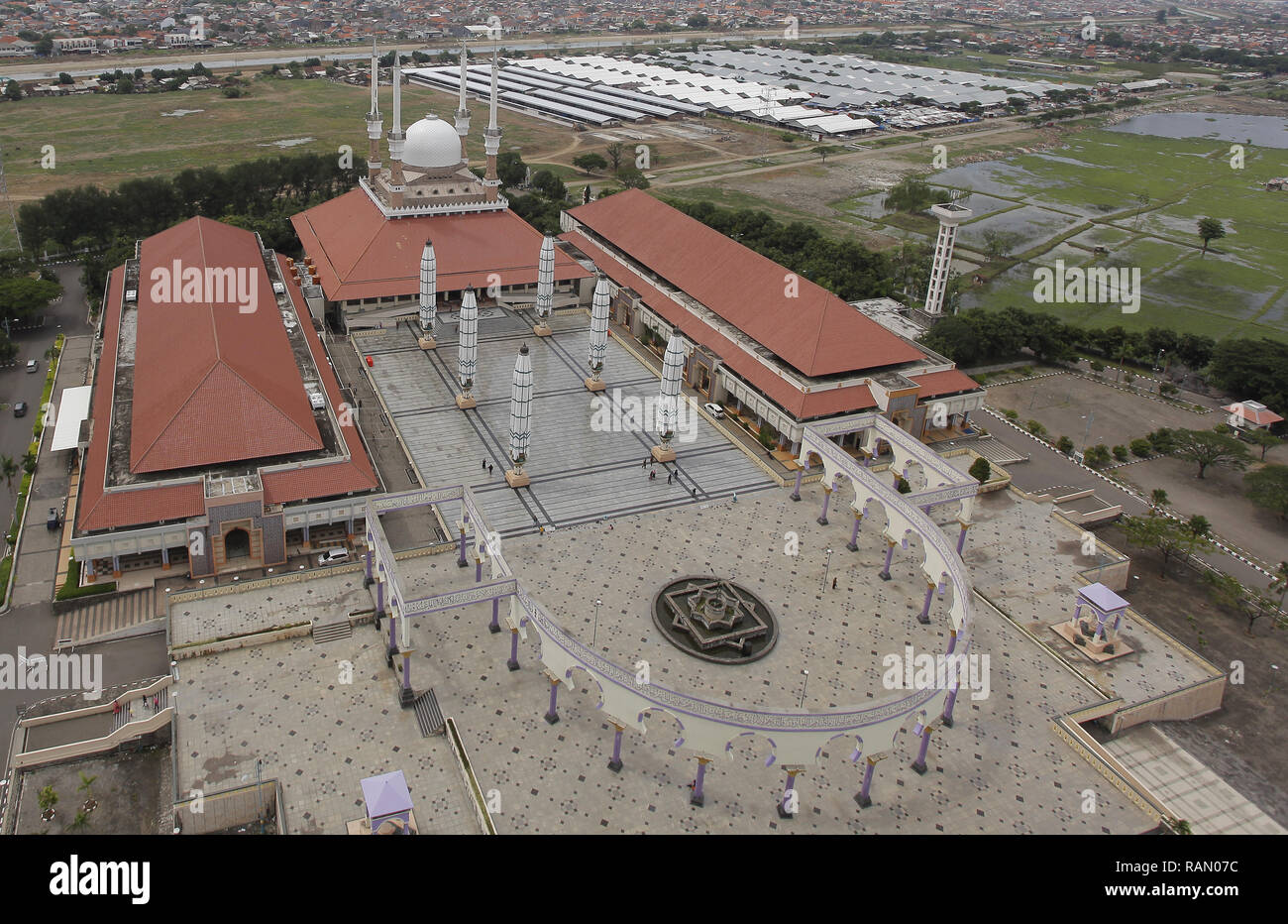 Semarang, Central Java, Indonesia. 2nd Jan, 2019. A View of the Central Java Grand Mosque complex (MAJT) in Semarang, Central Java from aerial.The mosque with a capacity of 15,000 worshipers is not only a center of worship and Islamic da'wah, it is also a favourite tourist destination in Semarang because it has a unique architecture with a blend of Javanese, Arabic and Roman styles. Credit: Adriana Adinandra/SOPA Images/ZUMA Wire/Alamy Live News Stock Photo