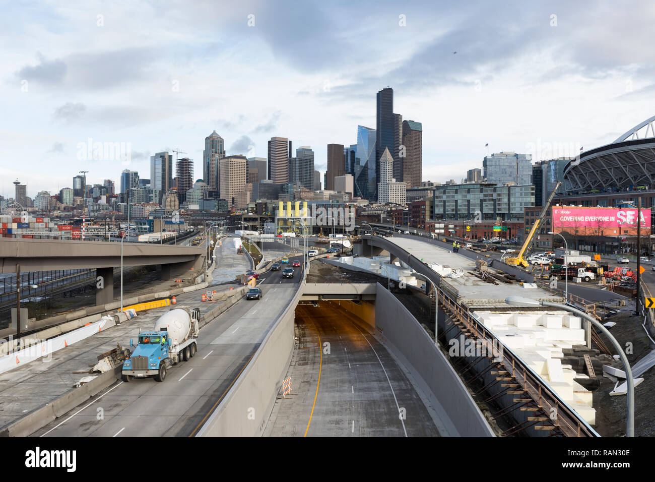 Seattle, Washington, USA. 4th January, 2019. Washington State Department of Transportation prepares to close the first two ramps of the Alaskan Way Viaduct near the south end of the tunnel on January 4 in advance of the highway’s permanent closure. A two-mile long, bored road tunnel is replacing the Alaskan Way Viaduct, carrying State Route 99 under downtown Seattle from the SODO neighborhood to South Lake Union. The viaduct is scheduled to close permanently on January 11 so crews can move State Route 99 from the viaduct to the state-of-the-art tunnel. Credit: Paul Christian Gordon/Alamy Live  Stock Photo