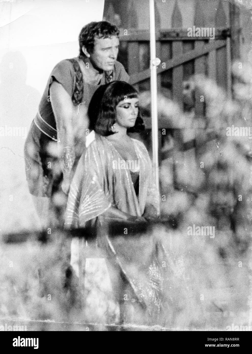 elizabeth taylor, richard burton, cleopatra, 1963 Stock Photo - Alamy