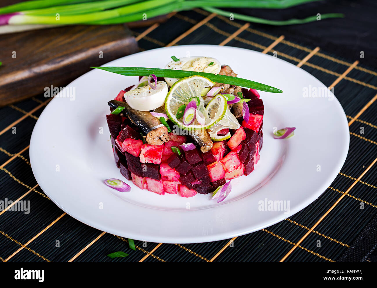 шпроты со свеклой