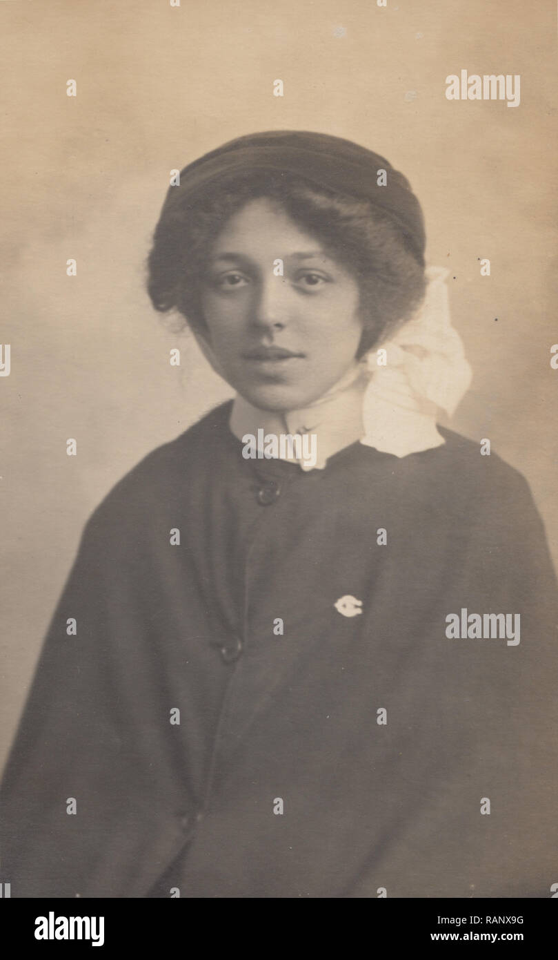 Vintage Southampton, Hampshire Photographic Postcard of a Female WW1 Nurse Stock Photo