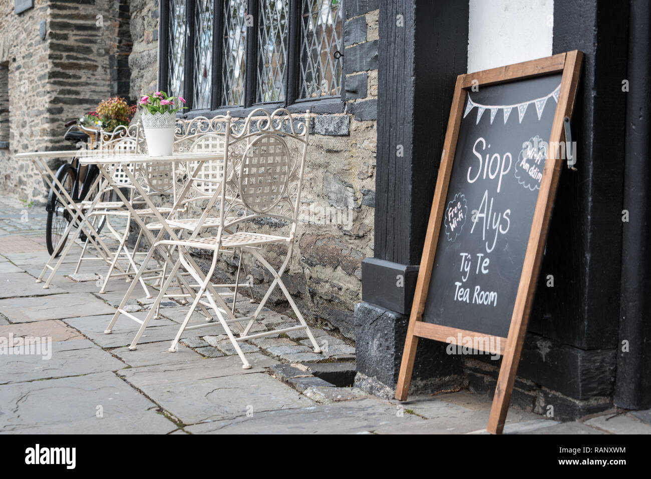 Siop Alys tearoom in Machynlleth, Wales Stock Photo