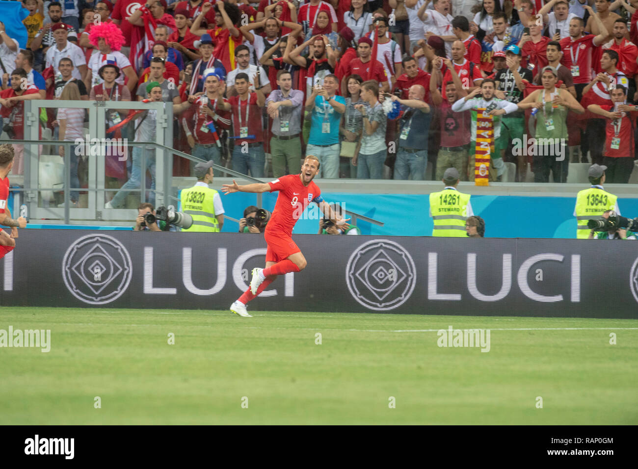 HARRY KANE CELEBRATES HIS FIRST GOAL TODAY IN THE WORLD CUP 2018 AGAINST TUNISIA.  PICTURE JEREMY SELWYN 18/06/2018 Stock Photo