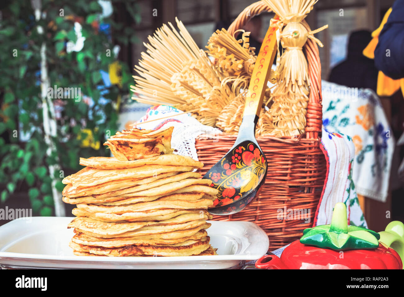 Масленица название дней масленицы. Открытки с масленицей. Масленица афиша. Масленица 2023. Какого начинается масленица.