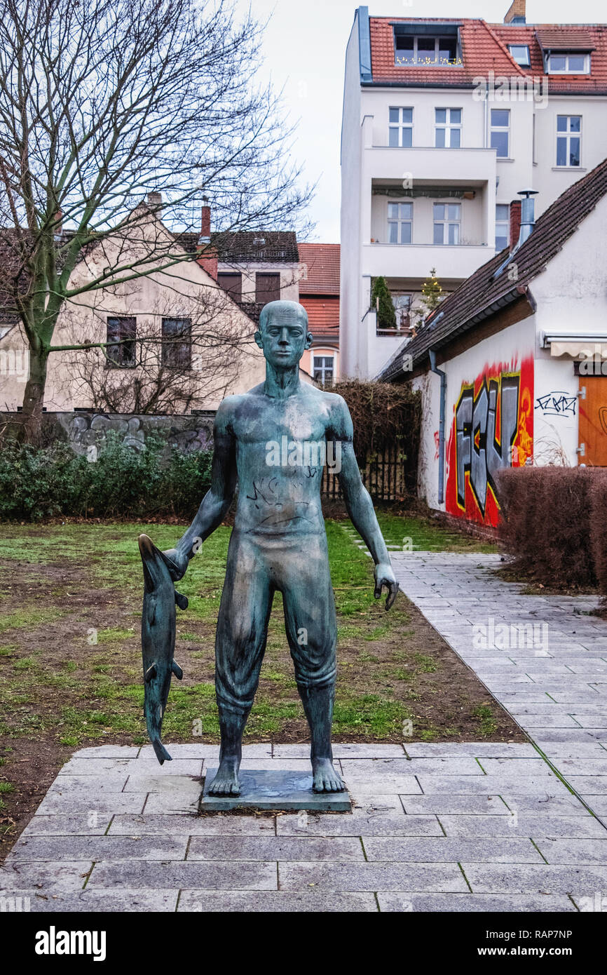 Berlin, Alt-Kopenick. Luisenhain State park with  Bronze sculpture, Fisher, by sculptor, Hans-Peter Goettsche Stock Photo