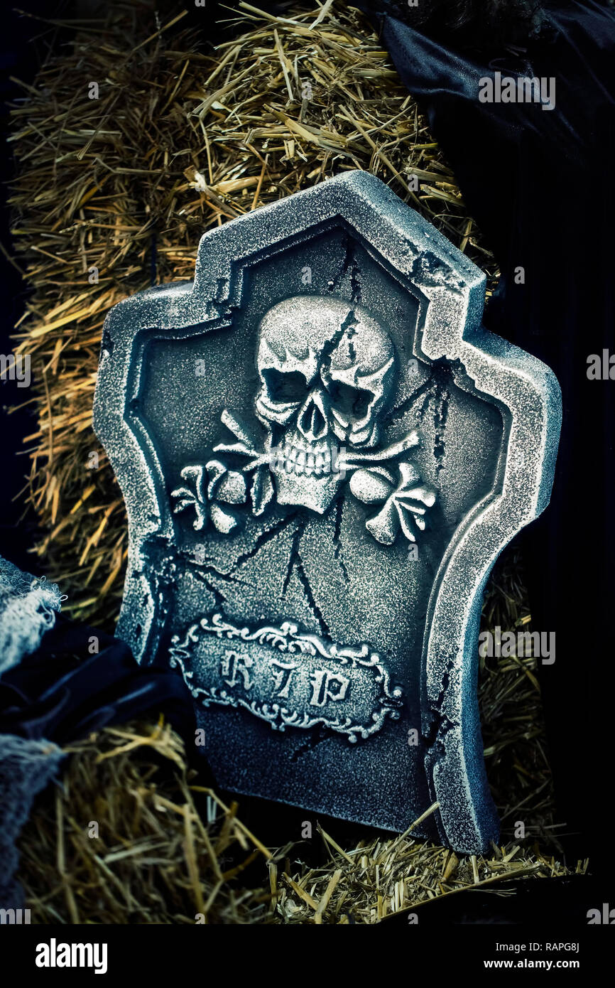 Halloween Rip Grave with skull 28153141 PNG