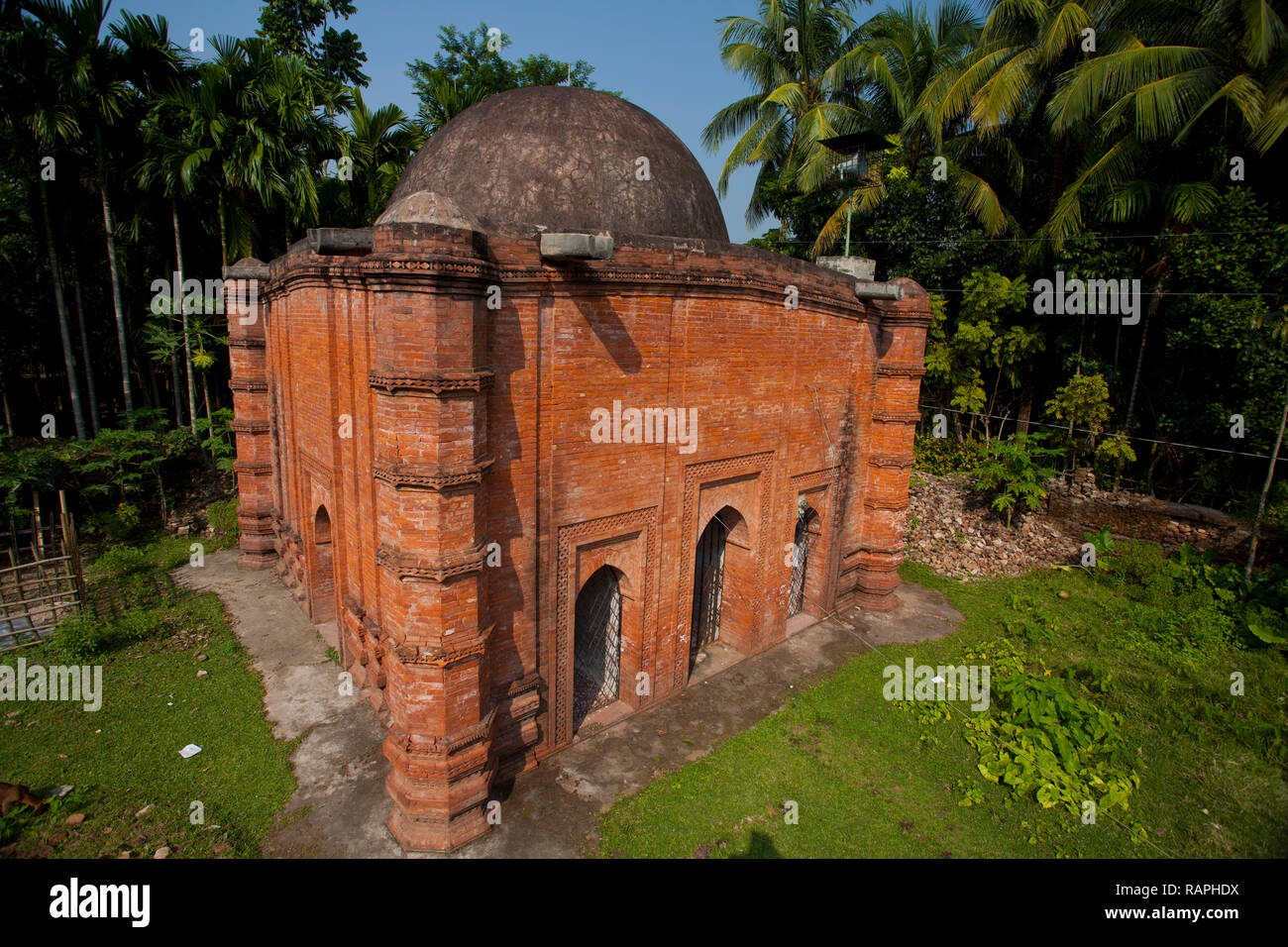 Zinda Pir Mosque. Bagerhat, Bangladesh Stock Photo - Alamy