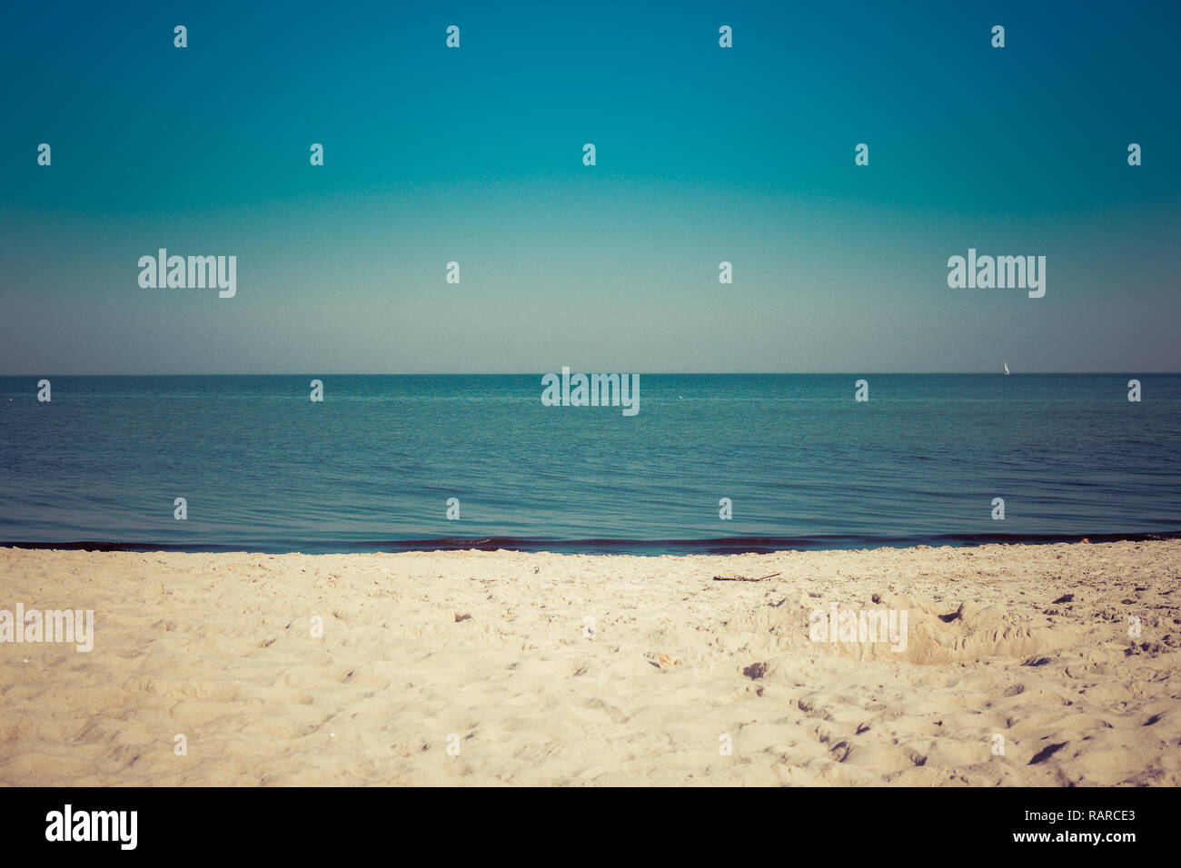 Empty sandy sea hi-res stock photography and images - Alamy
