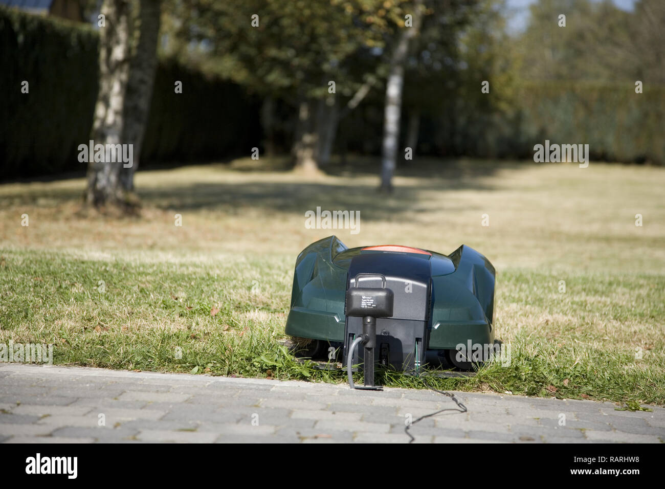 Husqvarna automower hi-res stock photography and images - Alamy