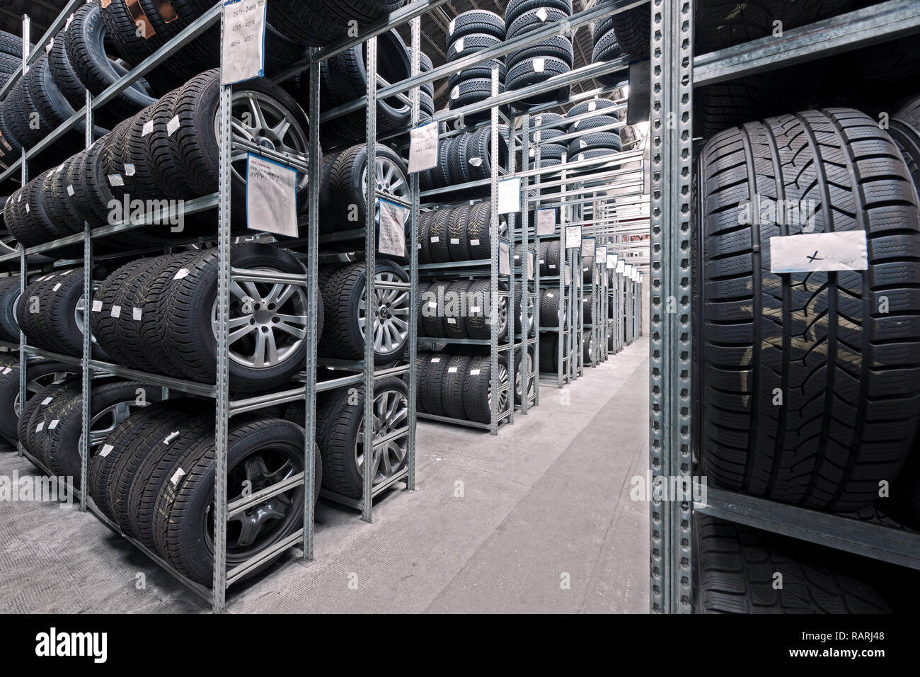 Car tires rack hires stock photography and images Alamy
