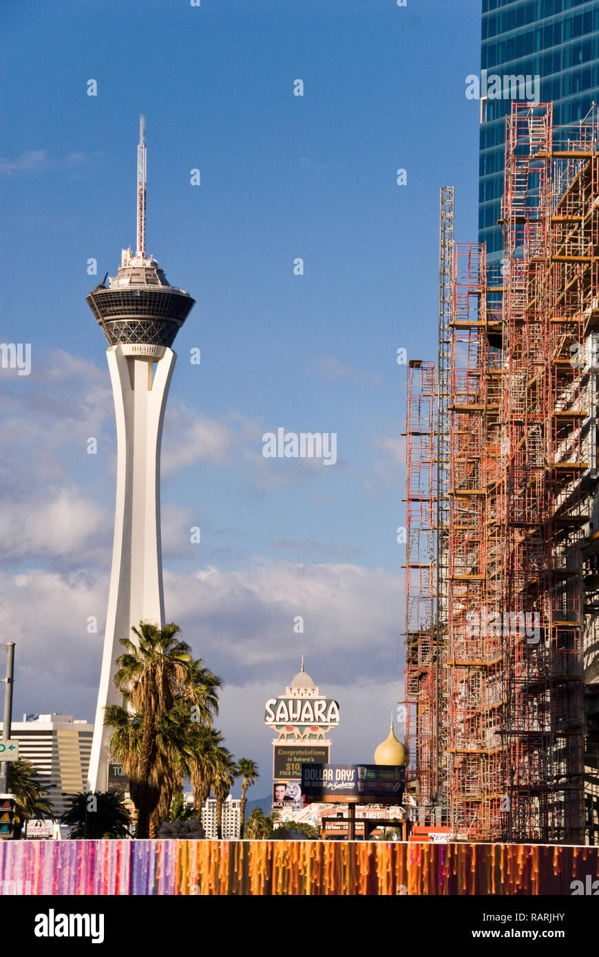 Thrill ride Big Shot on top of the Las Vegas Stratosphere tower (1149  ft/350m), the tallest freestanding observation tower of the US Stock Photo  - Alamy