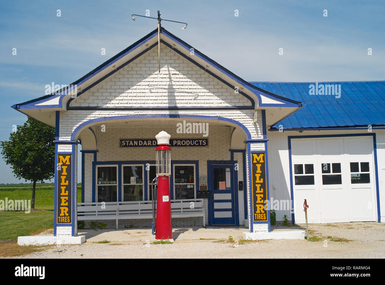Old gas station illinois hires stock photography and images Alamy