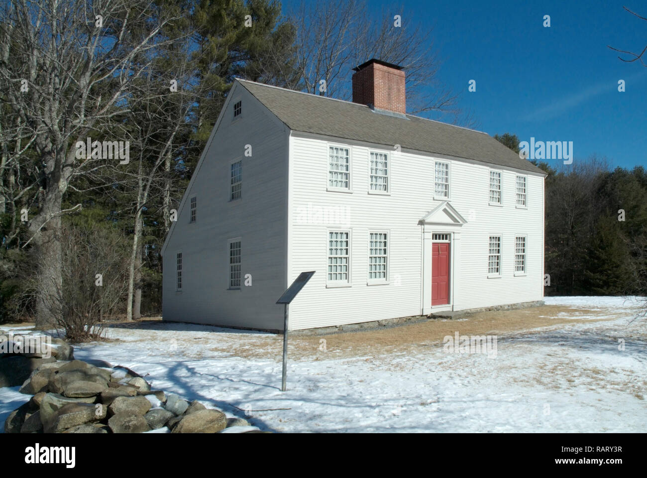 Salt box house new england hi-res stock photography and images - Alamy