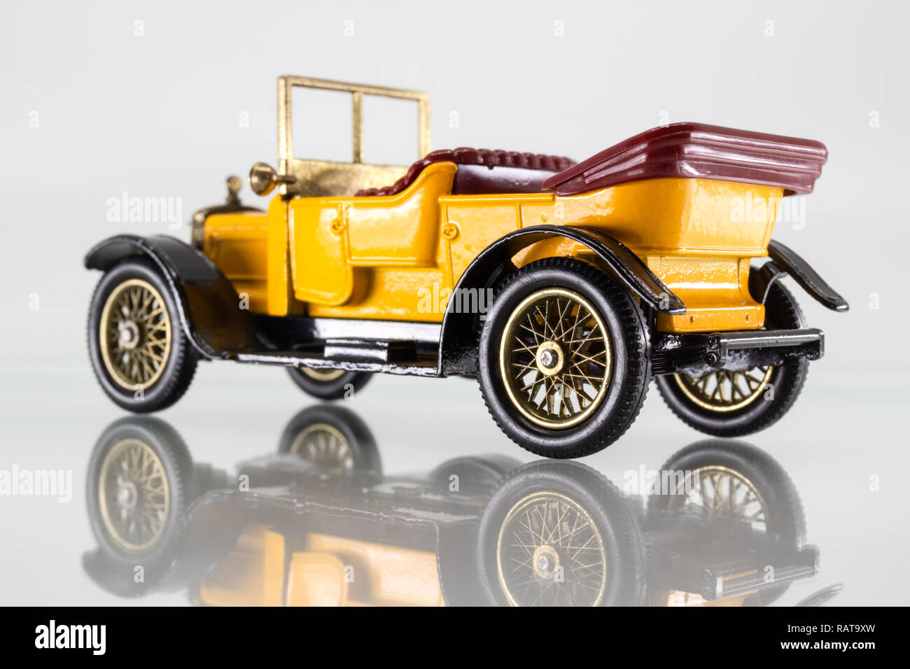 (1553)マッチボックス Y-13 1911 ダイムラー 1911 Daimler (Y-13) | Matchbox Cars Wiki | Fandom