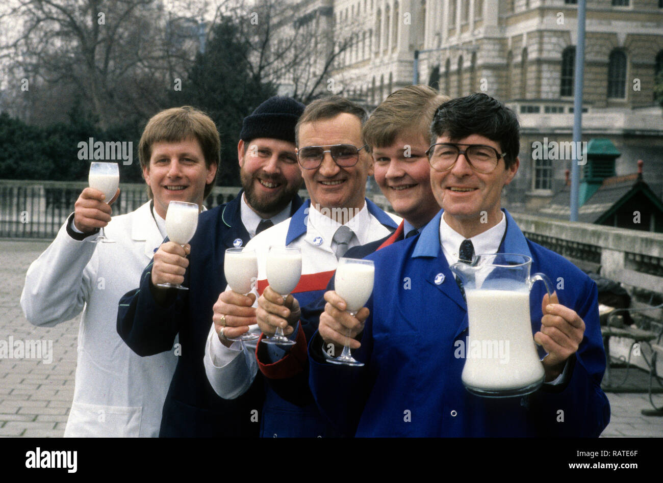 Milking their success! award winning milkmen Les Maynard, Alan Smart, John Harvie, Ian Stanton and Charles Ward in 1989. Stock Photo