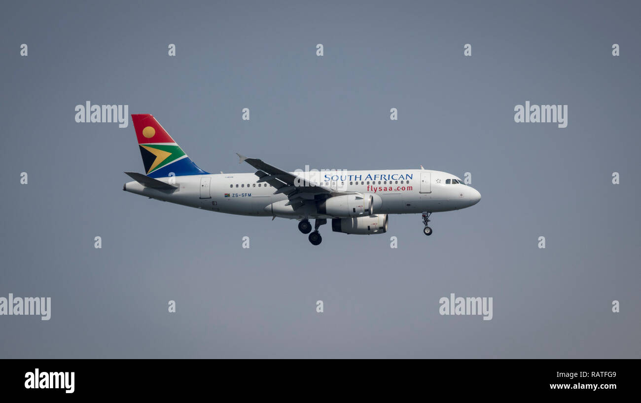ZS-SFM South African Airways Airbus A319-100 coming in to land at Entebbe, Uganda, Africa Stock Photo