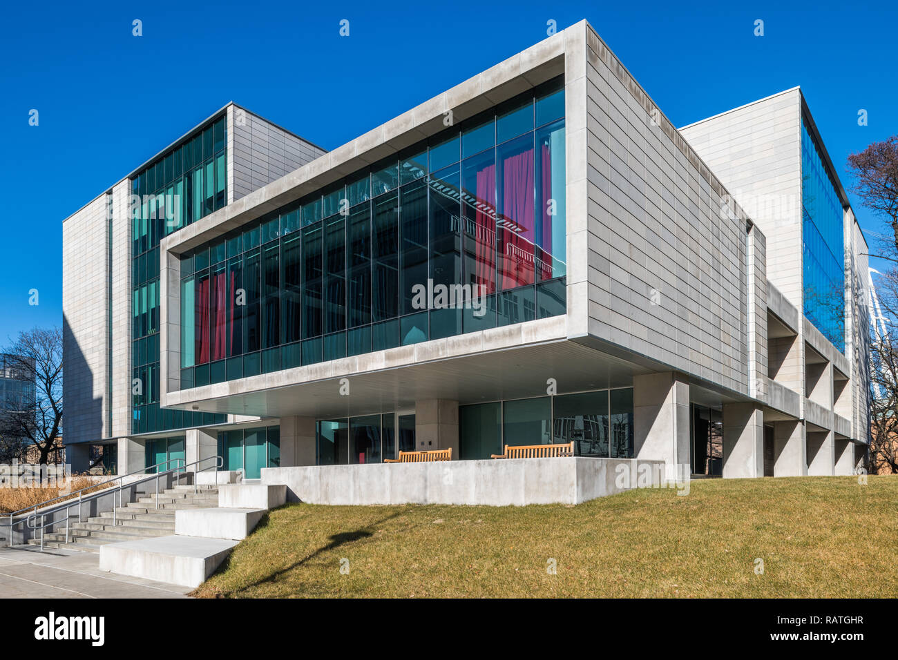 University chicago gothic building exterior hi-res stock photography ...