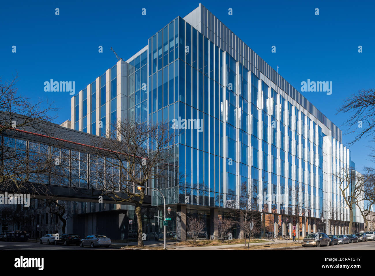 University chicago gothic building exterior hi-res stock photography ...