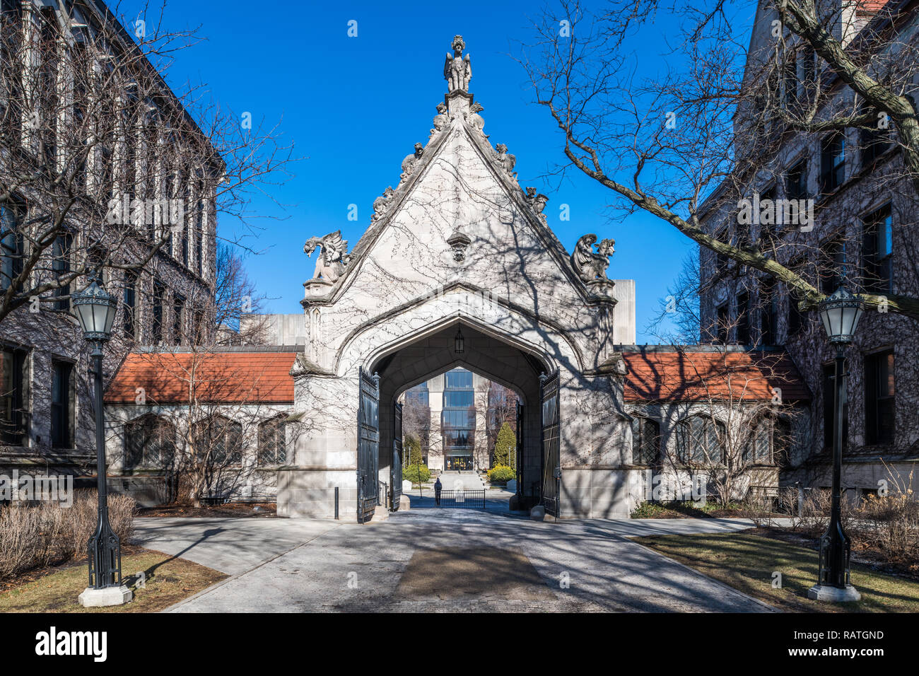 University chicago gothic building exterior hi-res stock photography ...