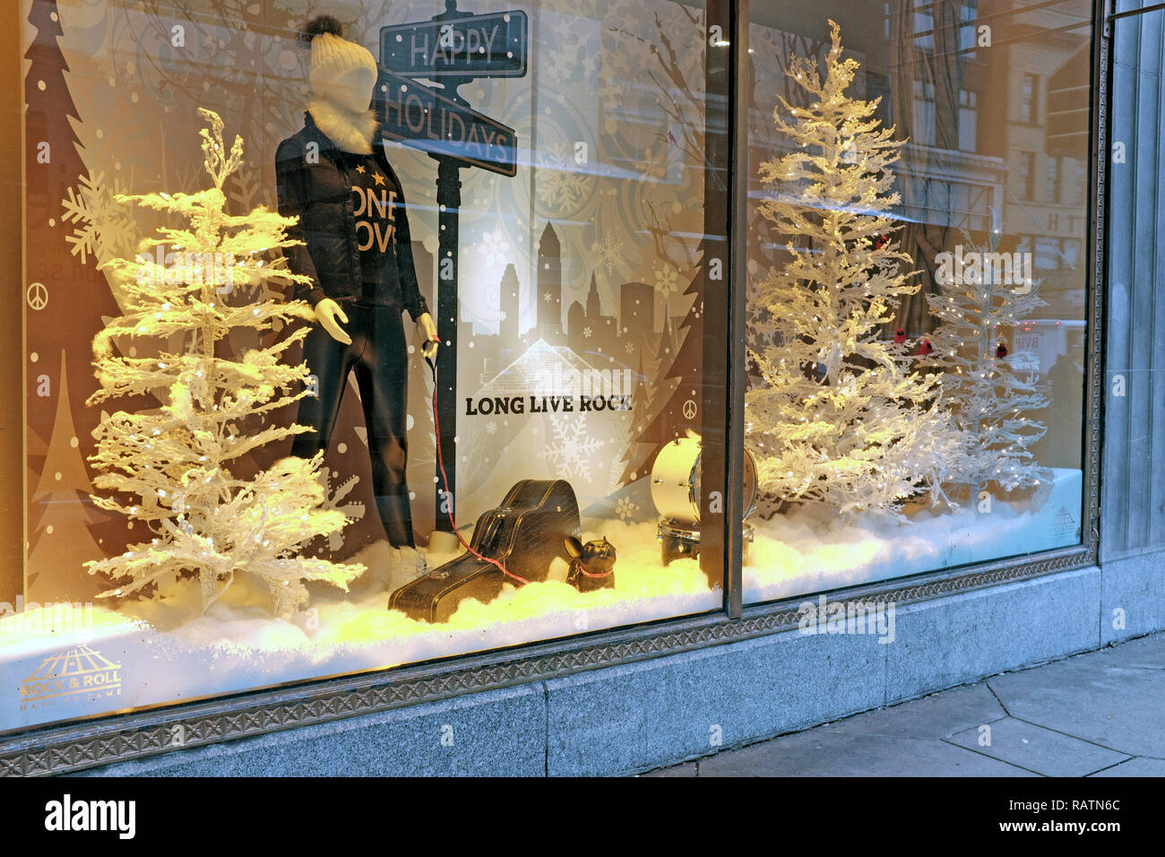 Winter scene christmas window display hi-res stock photography and images -  Alamy