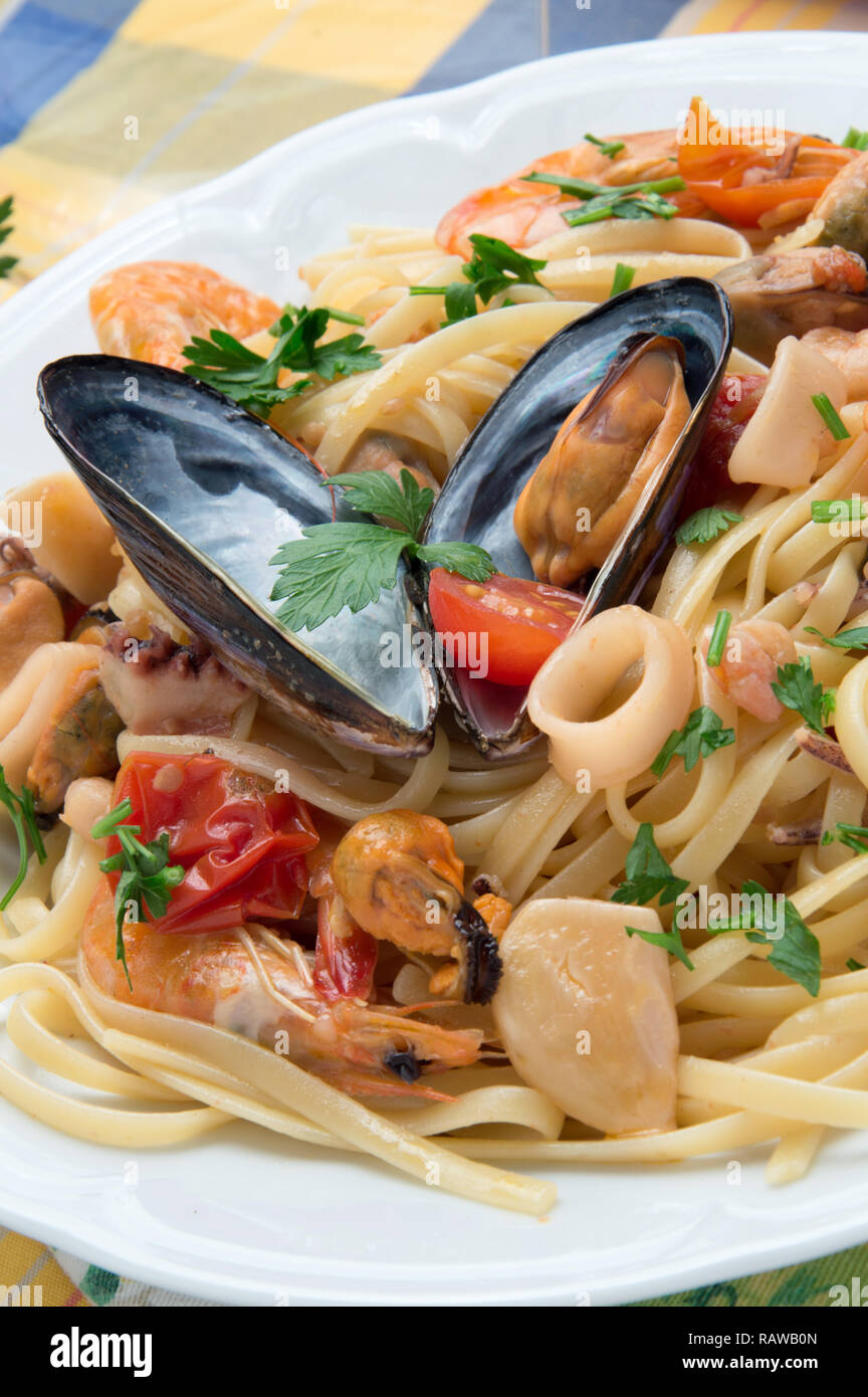 Typical Italian Pasta Recipe Spaghetti Allo Scoglio Spaghetti Pasta With Seaffod In Tomato Sauce Stock Photo Alamy