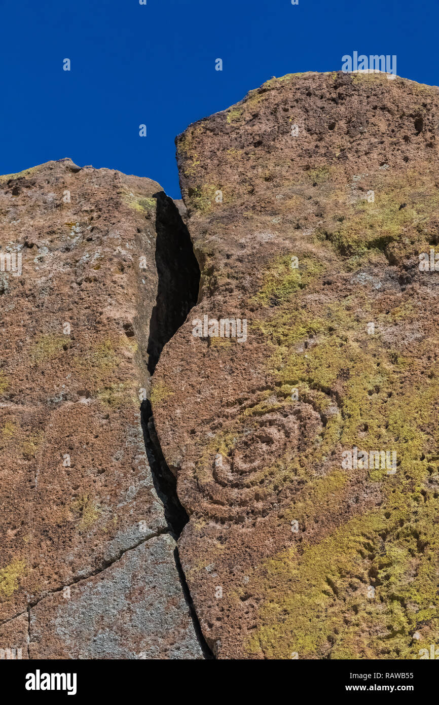 Petroglyph of concentric circlescarved into sandstone by Ancestral Puebloan People at the Tsankawi Prehistoric Sites in Bandelier National Monument ne Stock Photo