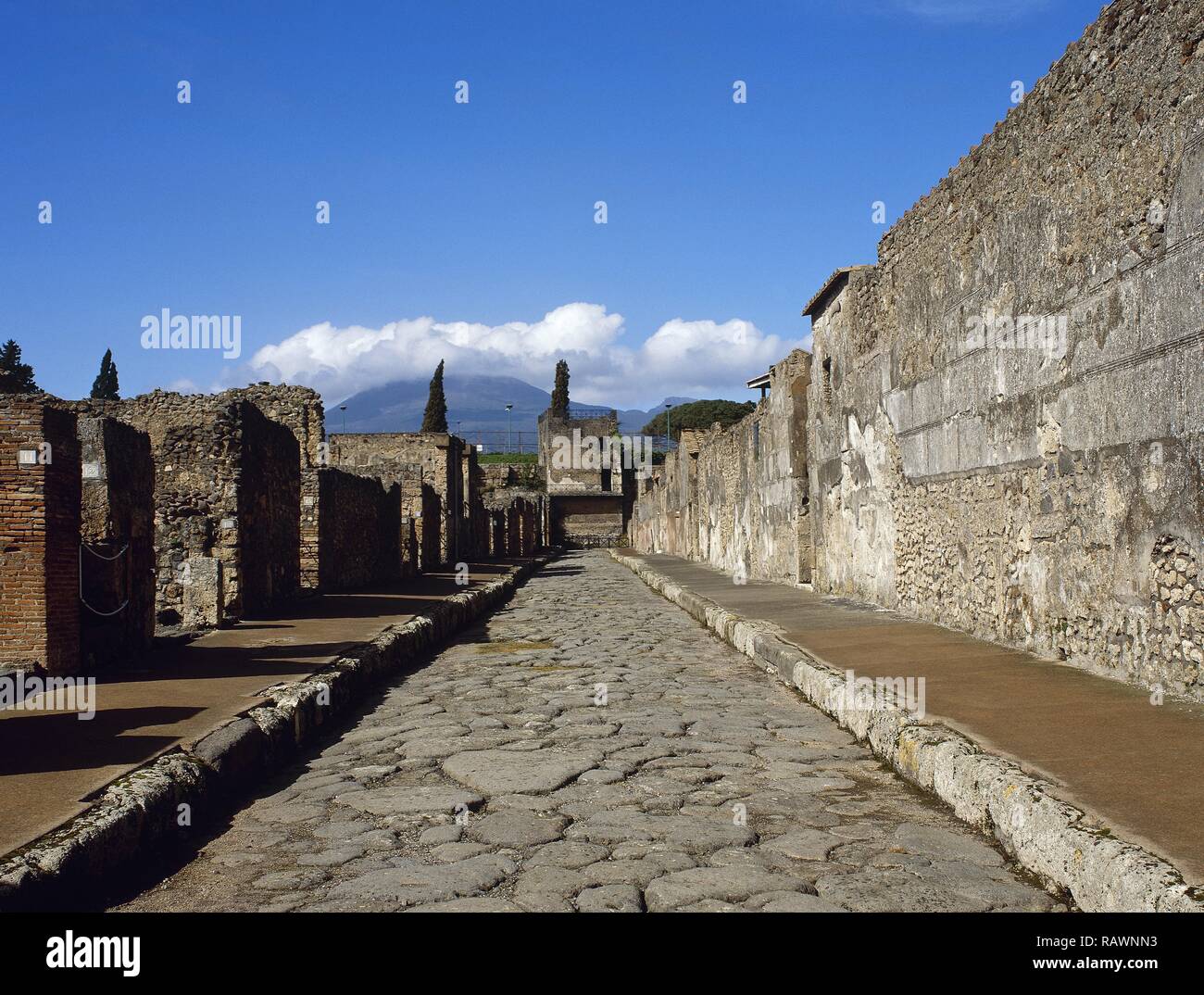 Italy. Pompeii. Ancient Roman city destroyed by the eruption of the Vesuvius in 79 CE. View of Mercurio Street. Via di Mercurio is a short yet primary street running north to south in the northwestern section of the city. La Campania. Stock Photo