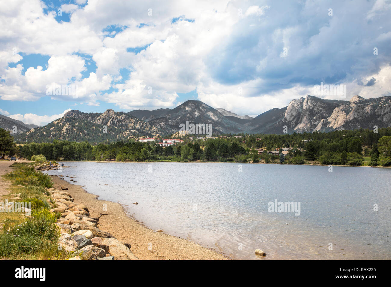 Inspirational lake and mountain hi-res stock photography and images - Alamy