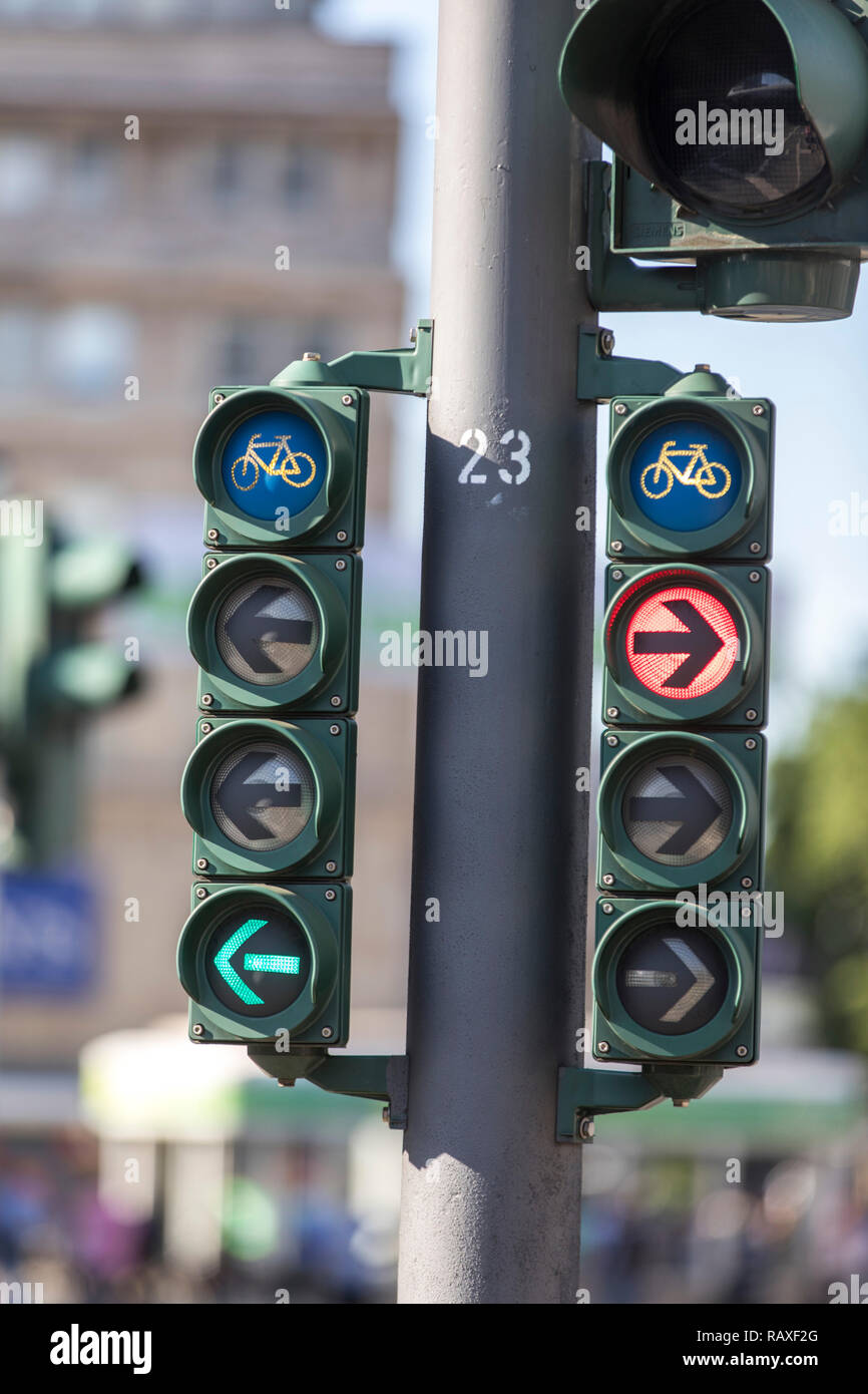 Innercity bike path, especially marked cycle paths, bicycle lanes, for
