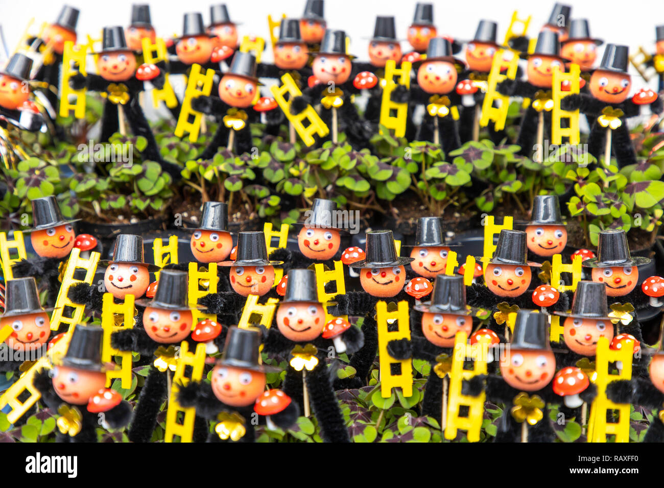 Neujahrchen, good luck charm at the beginning of the year, chimney sweep figures with lucky clover plant, Stock Photo