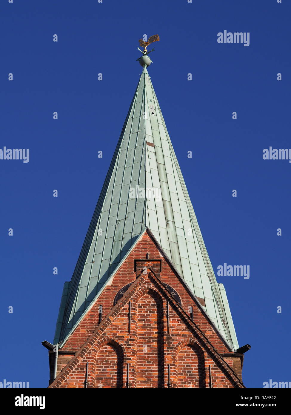 Bremen, Germany - Spire of St. Martini church with red brick walls, green  copper roof, weather vane and blue sky in the background Stock Photo - Alamy