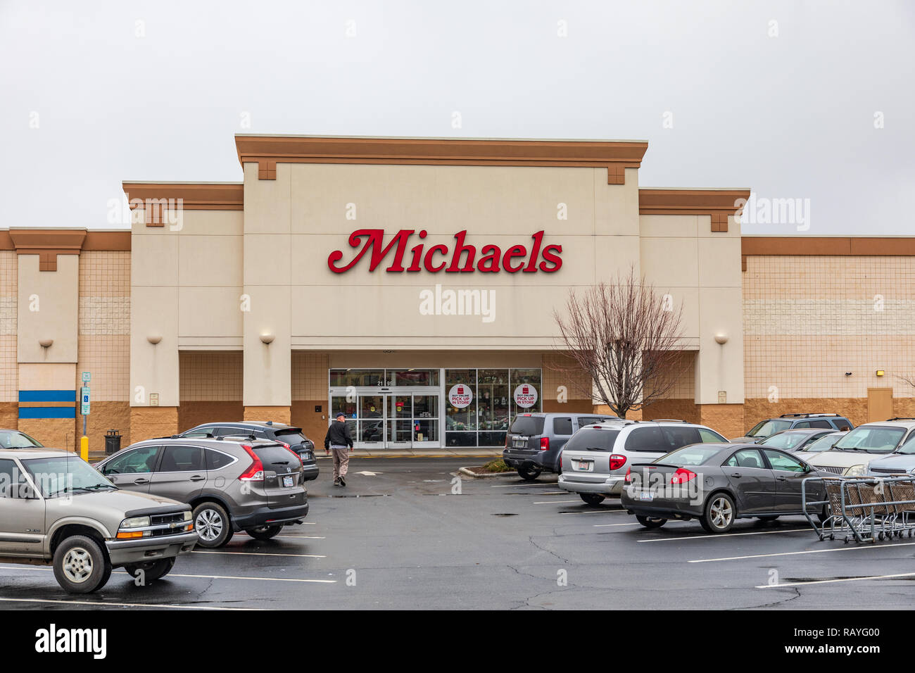 Michaels currently operates more than 1040 Michaels Arts and Crafts stores,  located in 49 US states and Canada Stock Photo - Alamy