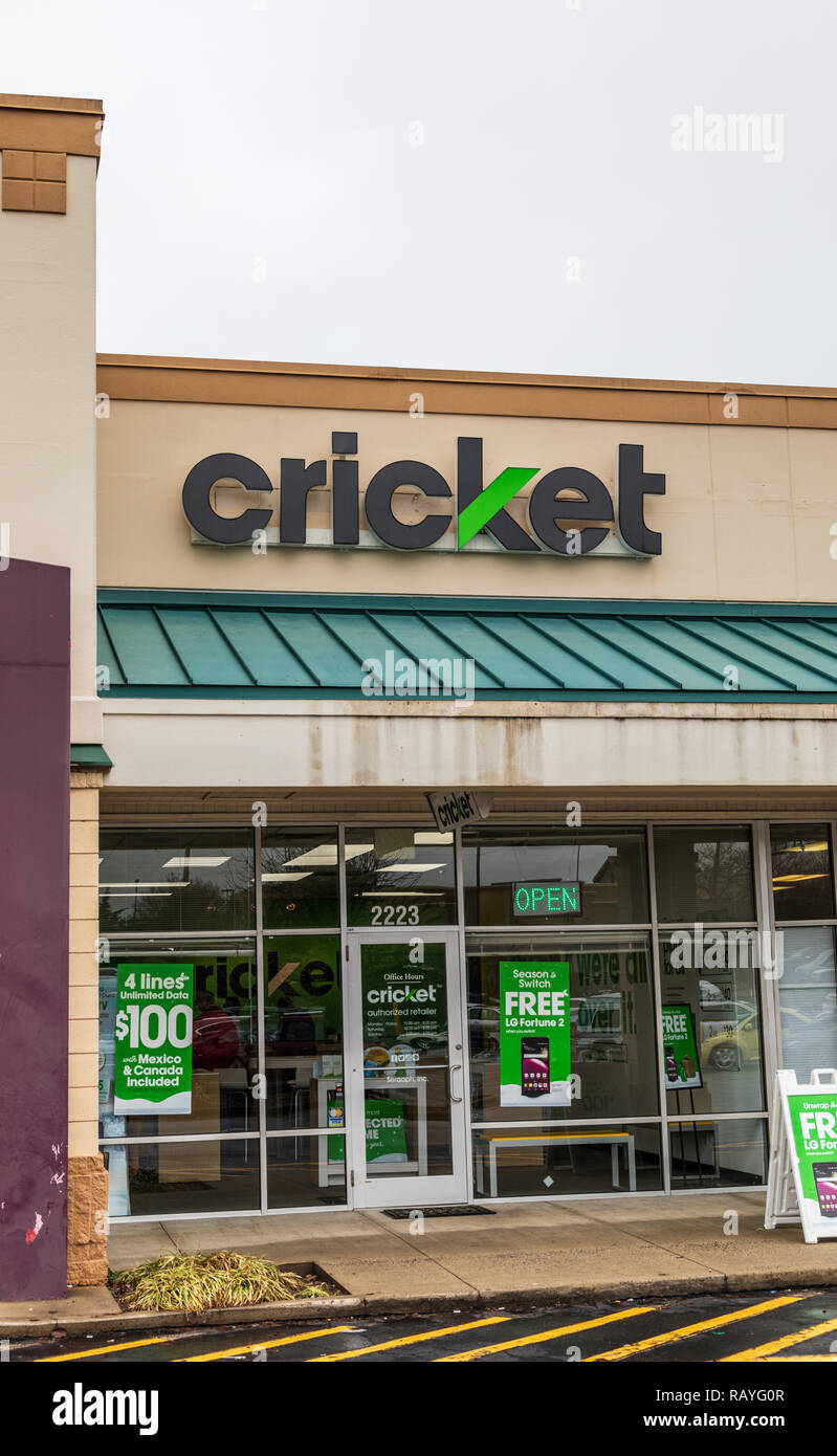 HICKORY, NC, USA-1/3/19: Cricket Wireless is a prepaid wireless service provider, owned by AT&T. Stock Photo