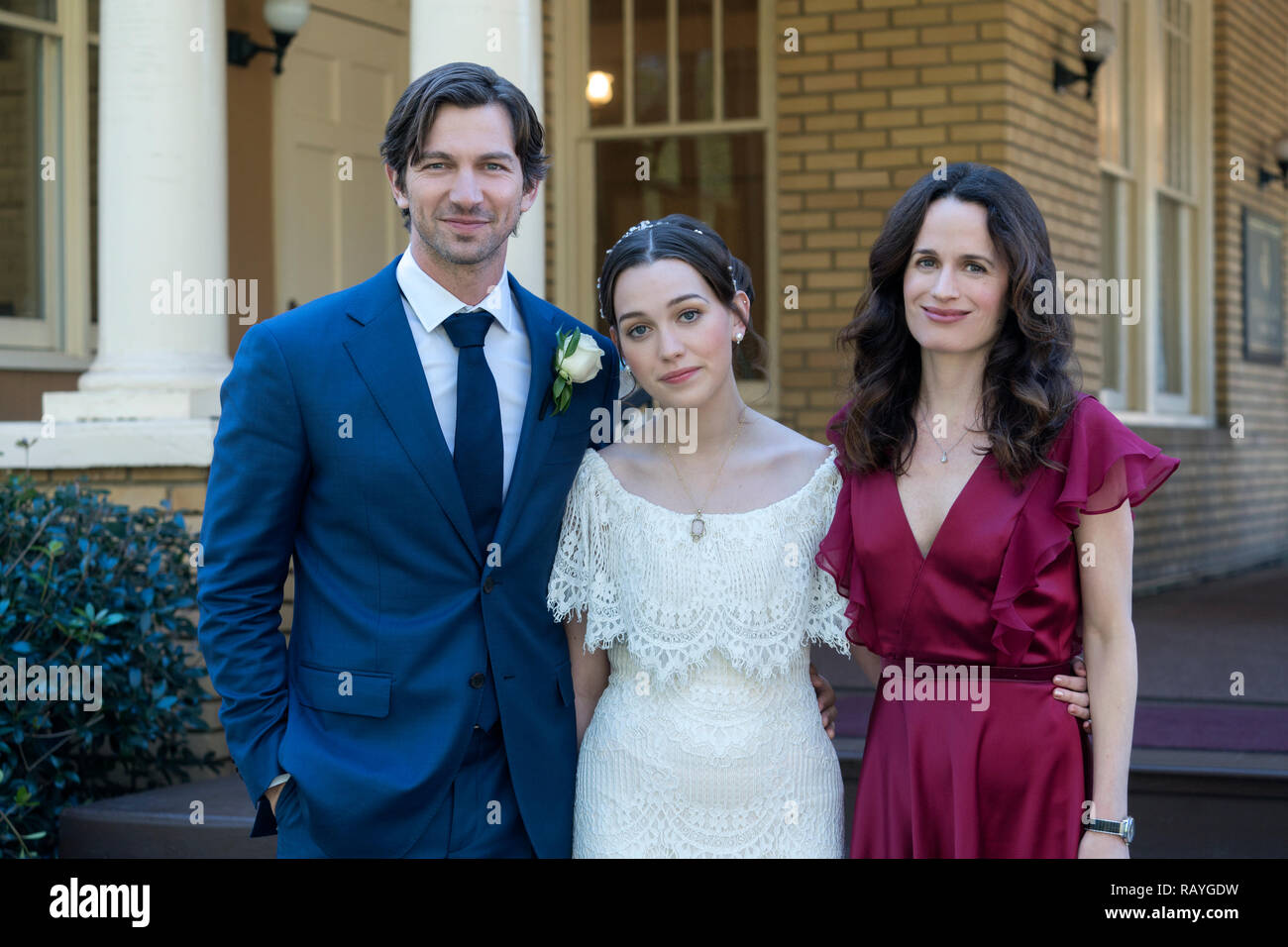 Michiel Huisman, Victoria Pedretti, Elizabeth Reaser, 'The Haunting of Hill House' Season 1 (2018)  Credit: Netflix / The Hollywood Archive Stock Photo