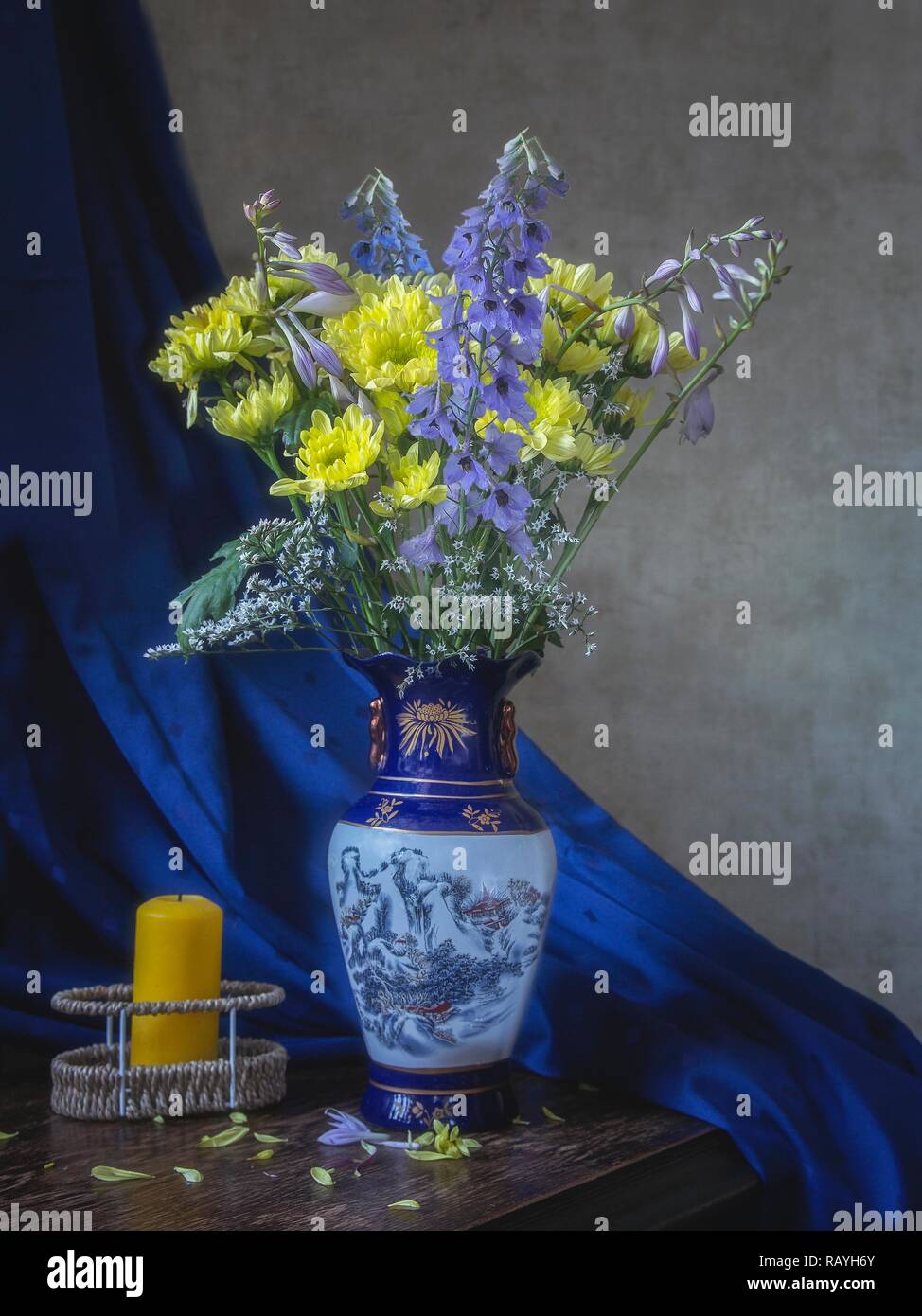 Still life with bouquet of flowers Stock Photo - Alamy