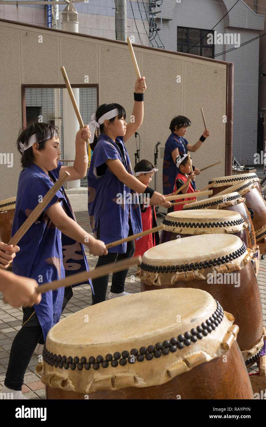 Japanese taiko drumming hires stock photography and images Alamy