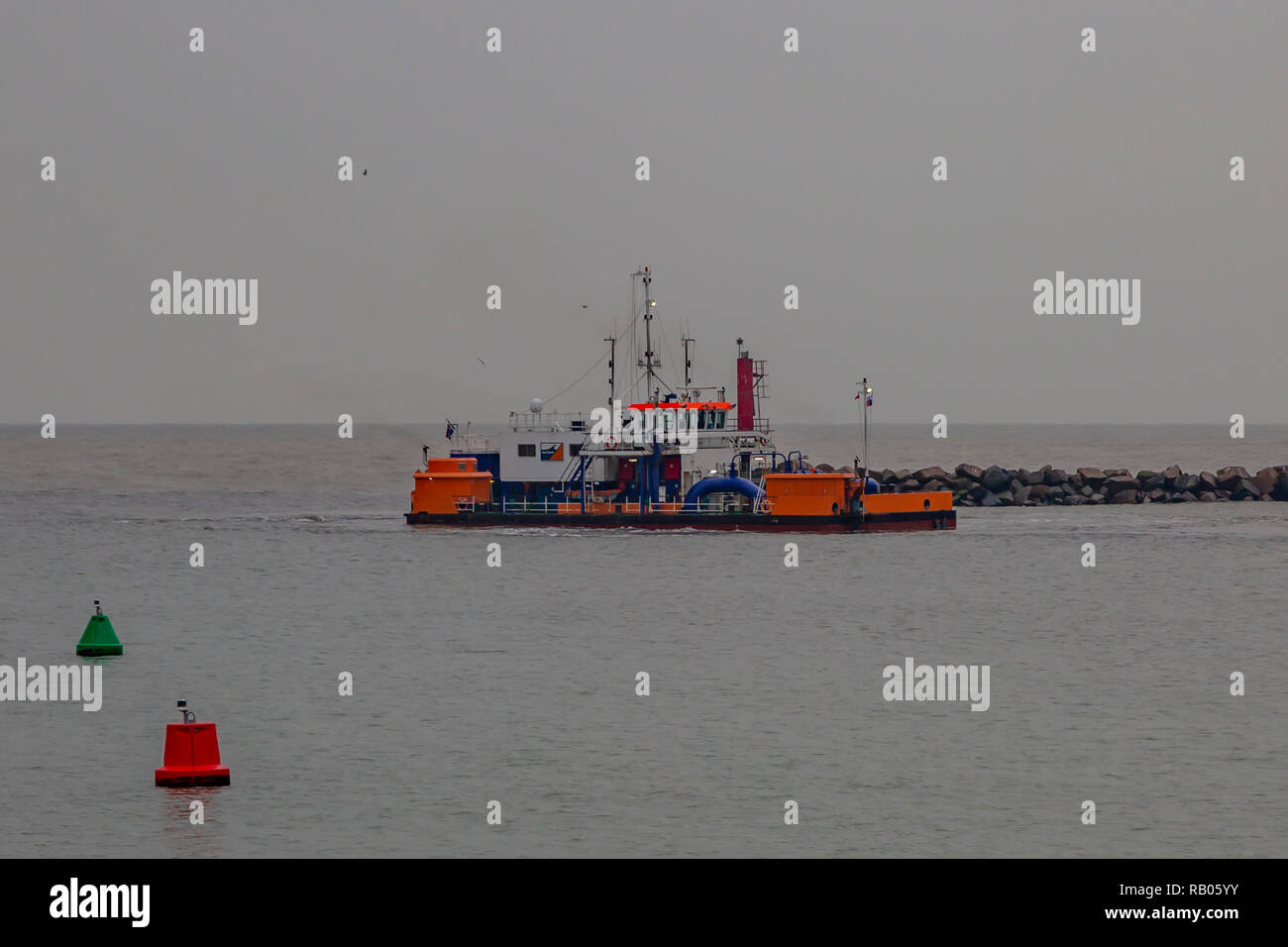 Ramsgate, UK. 5th January 2018. DREDGER IN RAMGATE. Jetsed dredging the berths in readyness for the new ferry service of Seabourne. Credit: ernie jordan/Alamy Live News Stock Photo