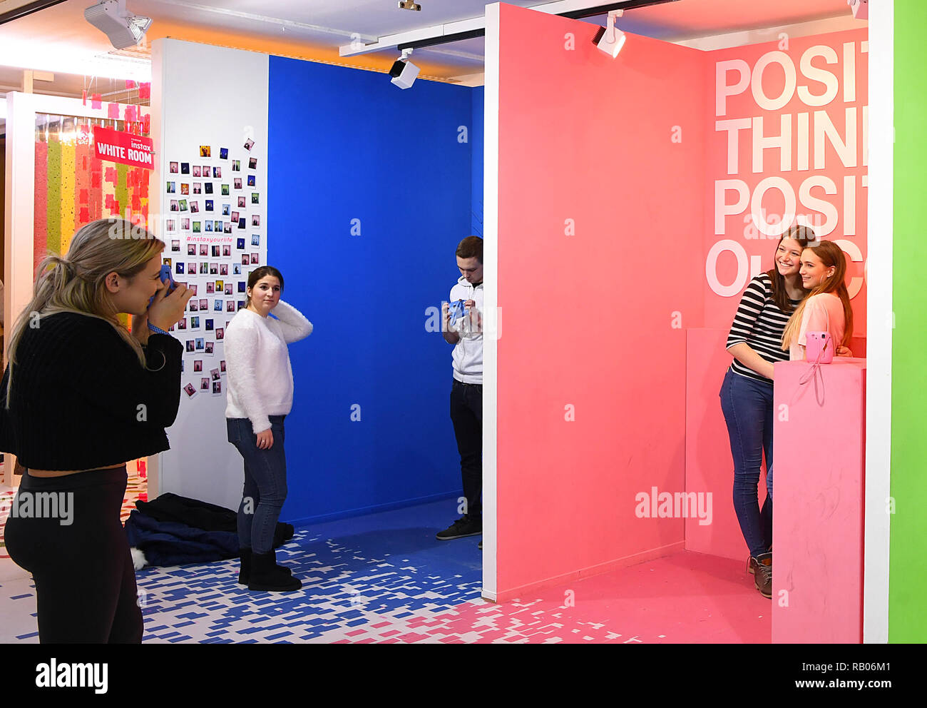 Cologne, Germany. 4th Jan, 2019. Visitors react at the Supercandy Pop-Up  Museum in Cologne, Germany, on Jan. 4, 2019. With a total area of 1,200  square meters and more than 20 interactive