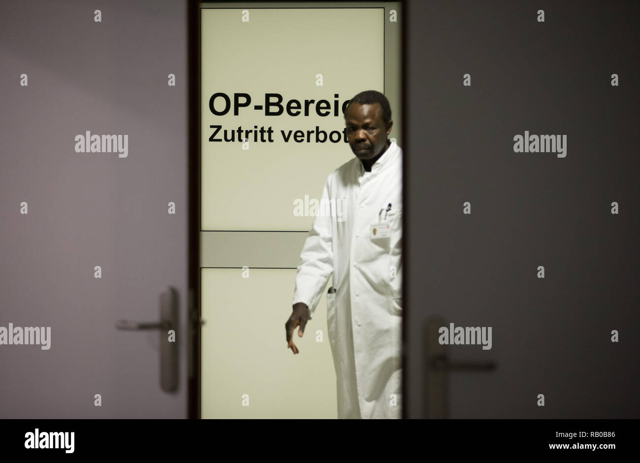 Lingen, Germany. 14th Dec, 2018. Salomon Nadjiri, senior prison doctor at the prison hospital (JVK) in Lingen, is about to undergo surgery at the clinic. The only judicial hospital for the federal states of Lower Saxony and Bremen in Lingen feels the lack of doctors. Credit: Friso Gentsch/dpa/Alamy Live News Stock Photo