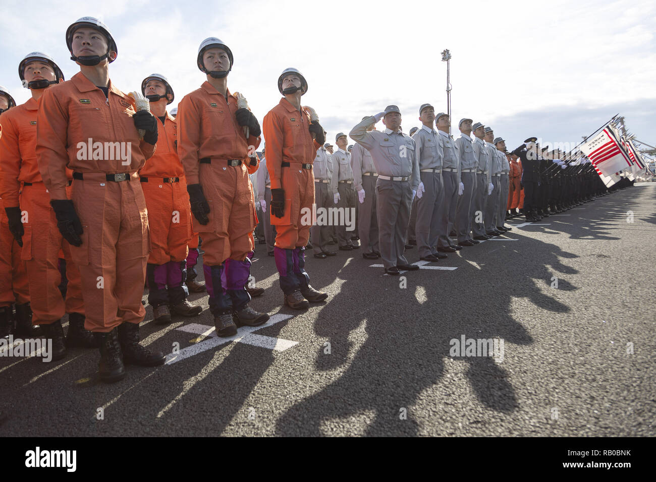 Tokyo, Japan. 6th Jan, 2019. Members of the Tokyo Fire Department perform during the annual New Year's Fire Review in Tokyo Big Sight. This year, approximately 2800 participants including Tokyo Fire Department firefighters and volunteers demonstrate their latest firefighting and emergency rescue techniques. 161 fire vehicles and helicopters are also showcased. Credit: Rodrigo Reyes Marin/ZUMA Wire/Alamy Live News Stock Photo