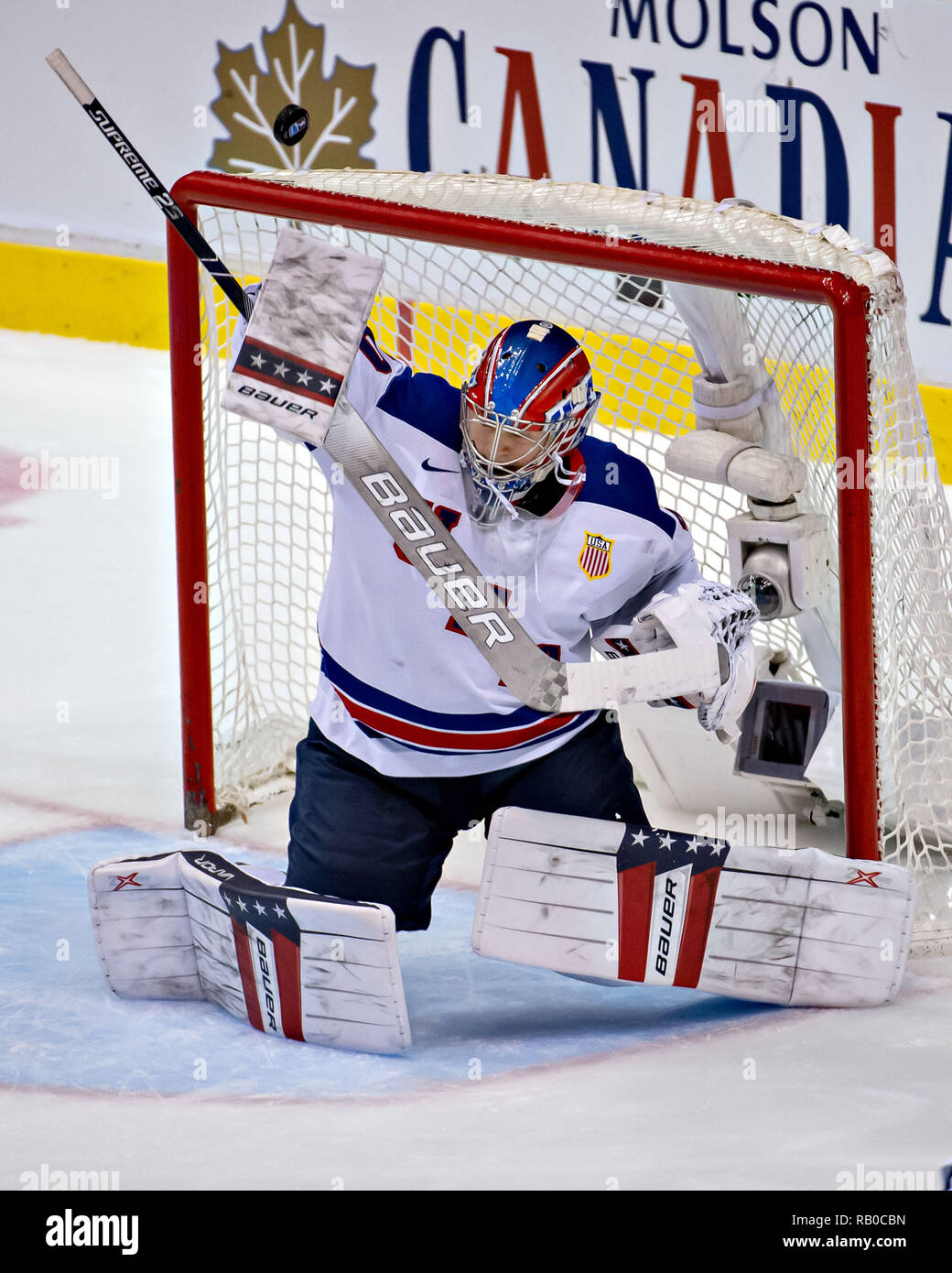 Vancouver. 6th Jan, 2019. Team USA's goalie Cayden Primeau stops the puck during a match against Finland at the IIHF World Junior Championships in Vancouver, Canada, January, 5, 2019. Credit: Andrew Soong/Xinhua/Alamy Live News Stock Photo
