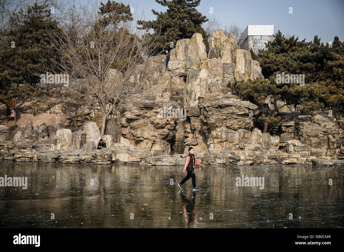 Beijing, China. 06th Jan, 2019. The boy walks on a frozen lake in the Ritan park in the centre of Beijing, China on 06/01/2019 by Wiktor Dabkowski | usage worldwide Credit: dpa/Alamy Live News Stock Photo