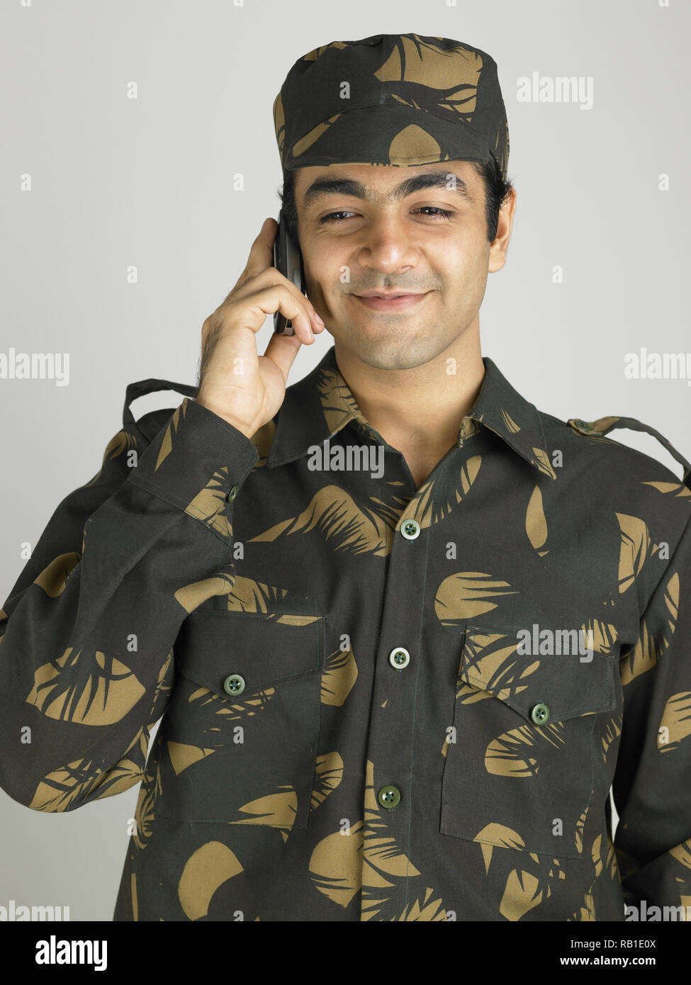 PORTRAIT OF INDIAN SOLDIER DRESSED IN UNIFORM Stock Photo - Alamy