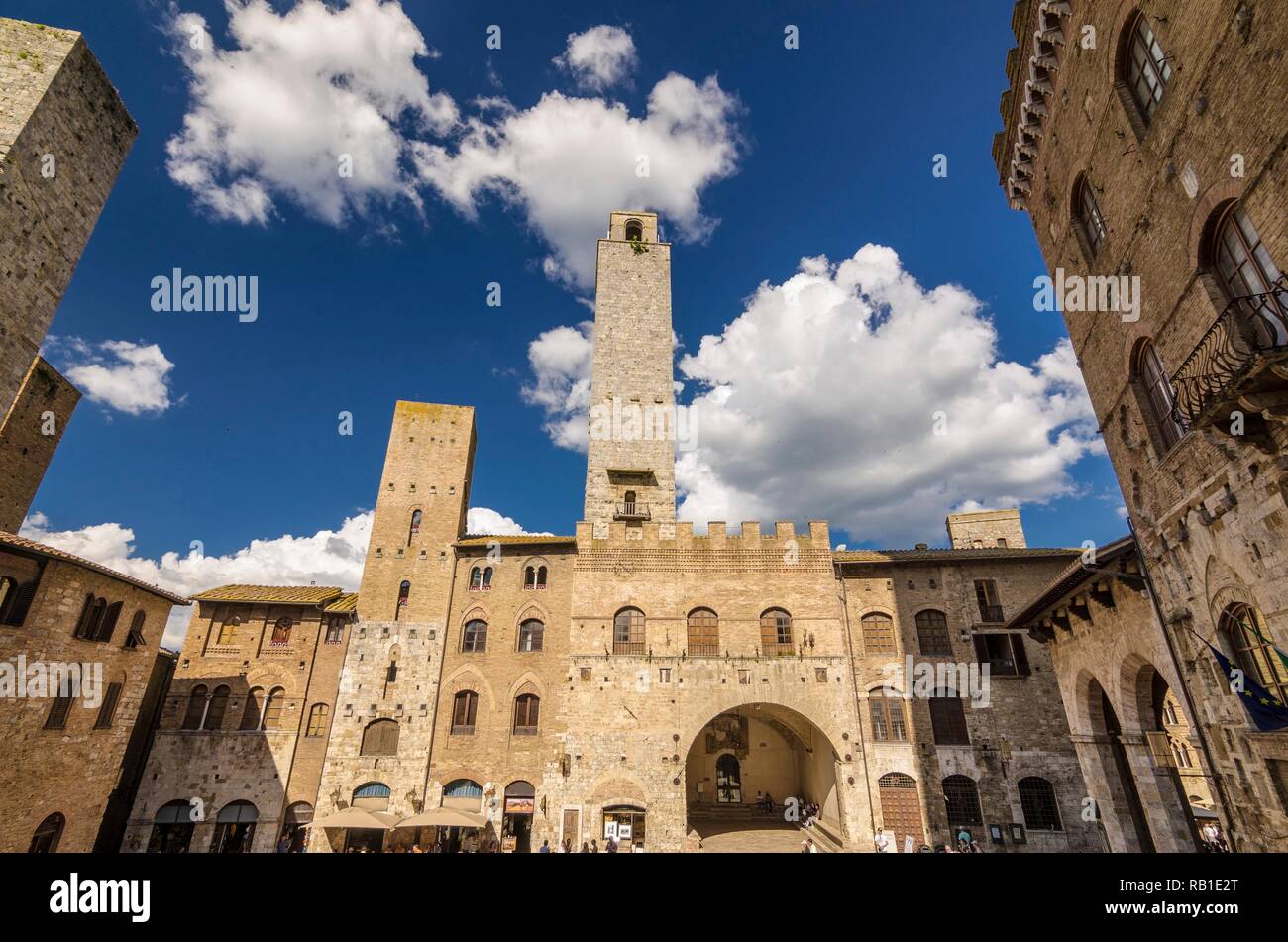 Piazza del Duomo of San Gimignano, Italy Stock Photo Alamy