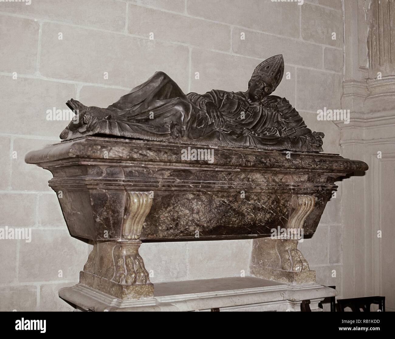 ESTATUA YACENTE DE LUIS DE TORRES S XVI. Location: CATEDRAL DE LA  ENCARNACION. Malaga. SPAIN Stock Photo - Alamy