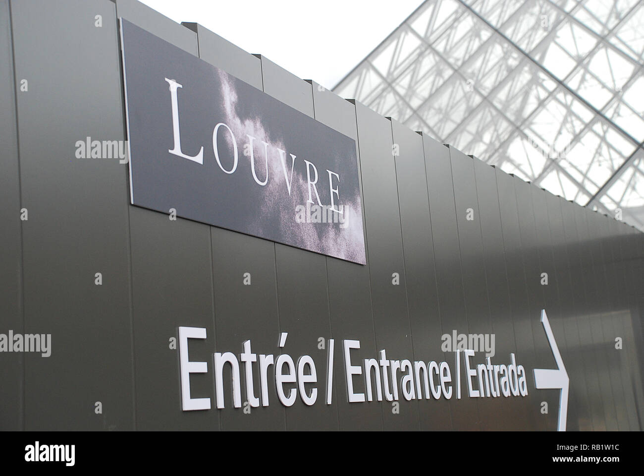 Louvre museum entrance sign paris hires stock photography and images